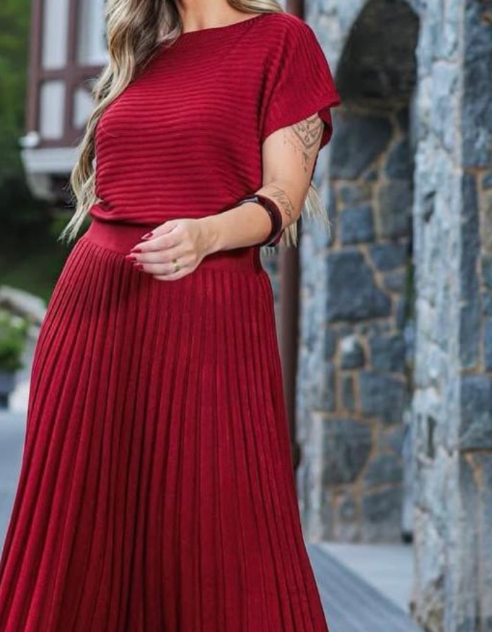 BLUSA EM TRICO  AMPLA ESTRUTURADA