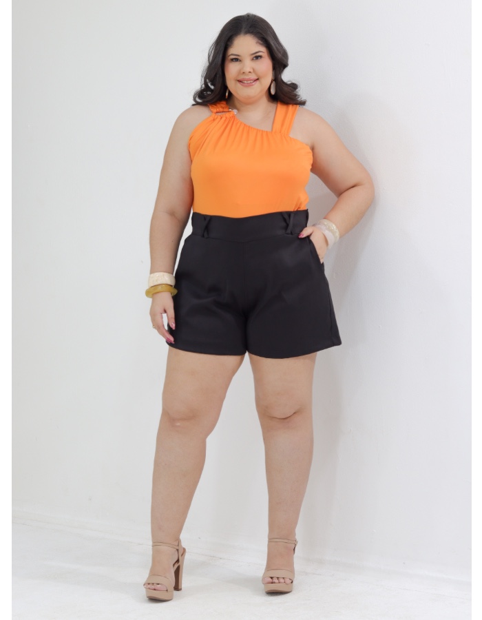 Blusa com fivela de metal 