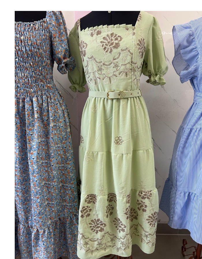 VESTIDO BORDADO COM CINTO