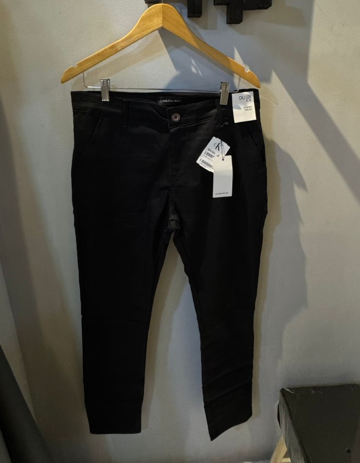 Calça Social Calvin Klein R$149,00