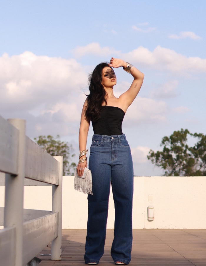 PANTALONA  AZUL ESCURA COM ABANHADO