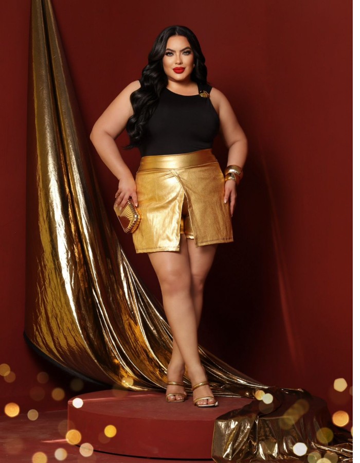 short saia dourado