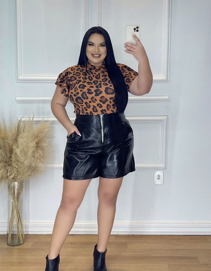 short couro fake