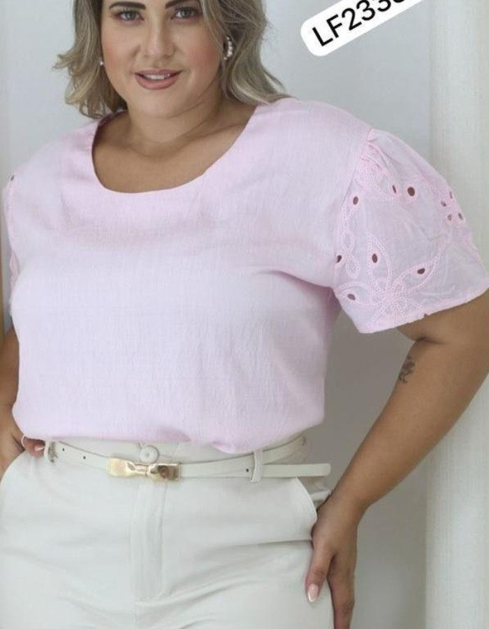 BLUSA TECIDO CREPE SEDA  BORDADAO NA MANGA PLUS