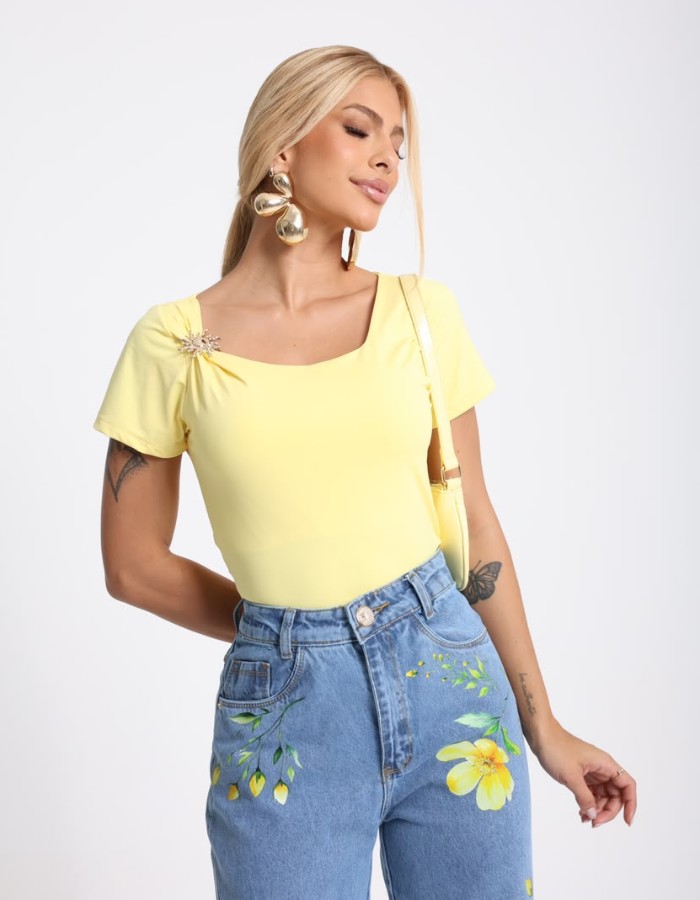 BLUSA C/ MANGA CURTA DETALHE 
