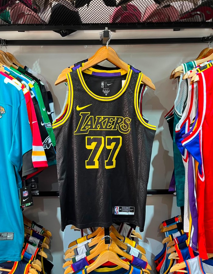 LAKERS MAMBA NEGRA - 77 DONCIC