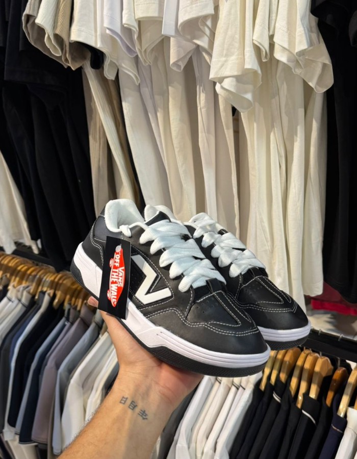 Vans preto com Branco 