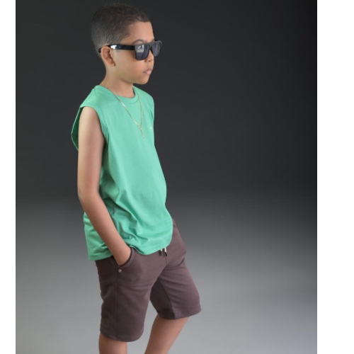 Conjunto bermuda marrom com regata verde