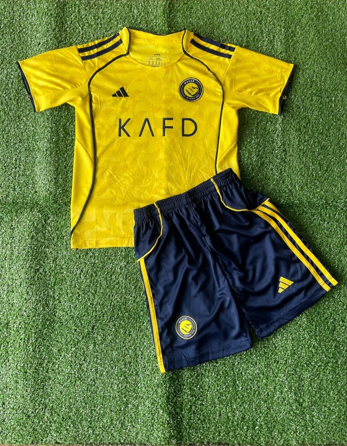 AL NASSR 25/26 UNIFORME I KIT INFANTIL