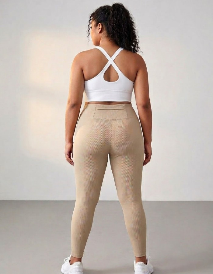 CALÇA COM BOLSO NO CÓS PLUS EM CANELADO