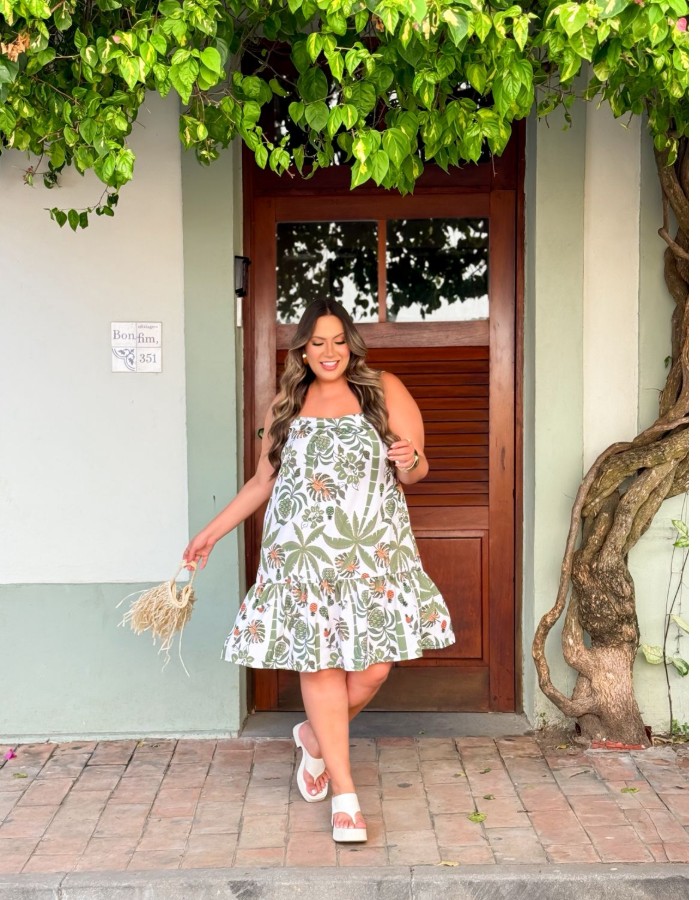 Vestido intermediário com babado