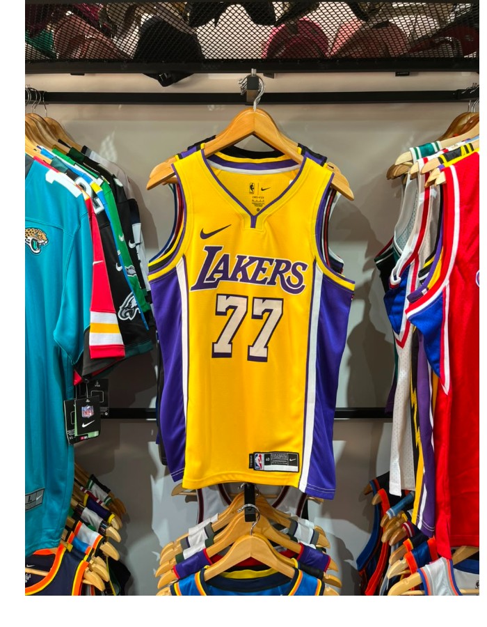 LOS ANGELES LAKERS - 77 DONCIC