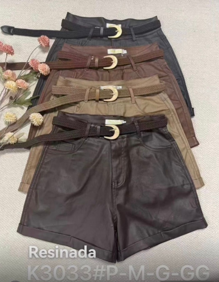 Short resinado com cinto 