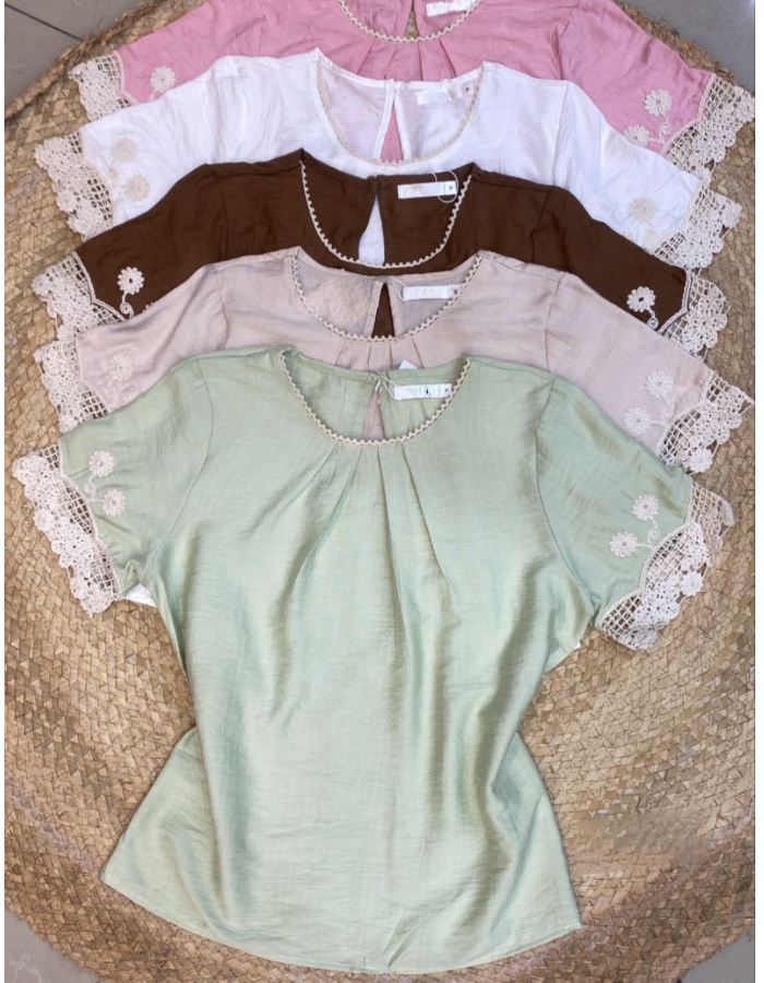 Blusa  com detalhes bordado 
