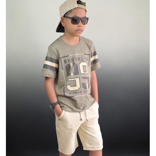Camisa estampada com bermuda bege