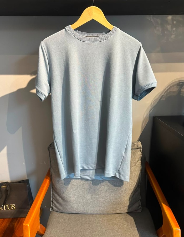 Produto t-shirt-gola-cruzada-azul 2