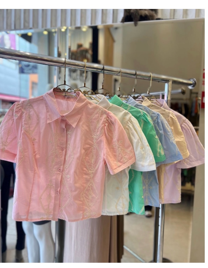 Blusa com detalhes bordado 