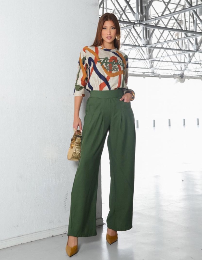 CONJUNTO BLUSA ESTAMPADA E CALÇA