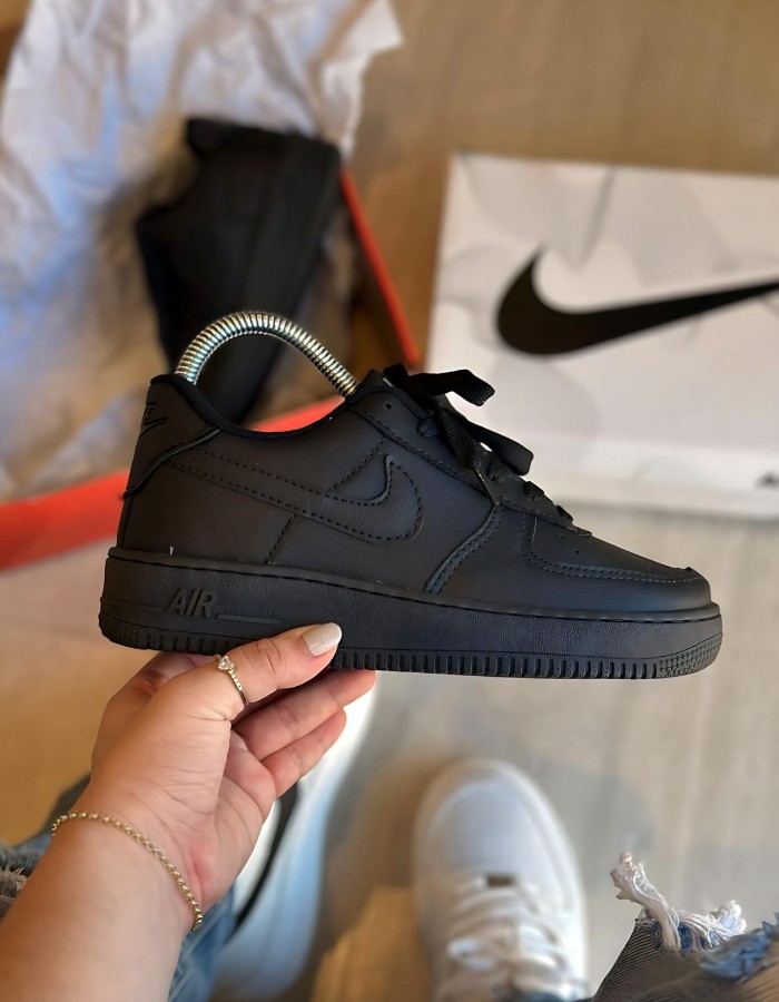 NIKE AIR FORCE TAM ESPECIAL