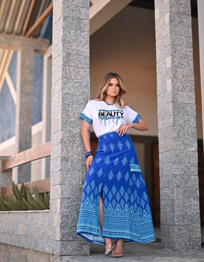 CONJUNTO TEE BEAUTY E SAIA ESTAMPADA