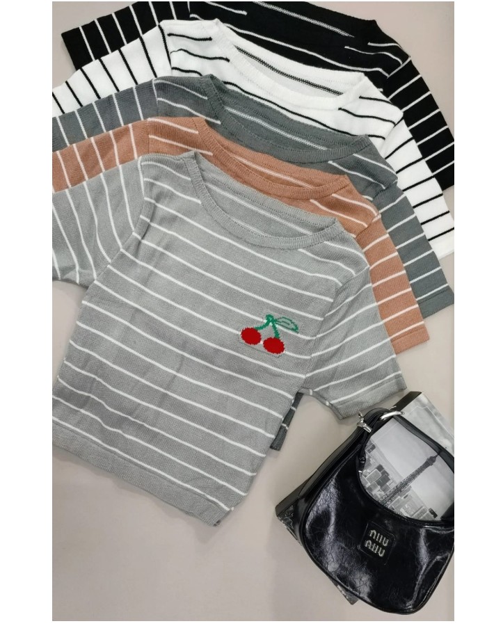 Blusa listra cereja curta