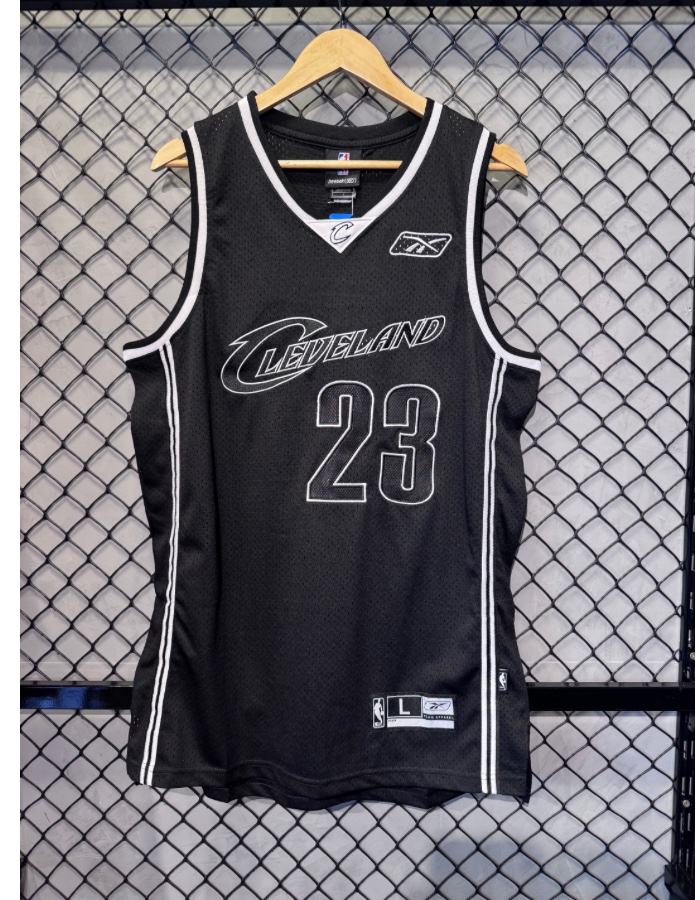 CLEVELAND CAVALIERS BLACK REEBOK JAMES #23