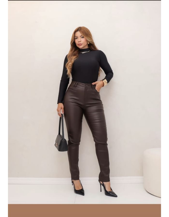 CALÇA RESINADA