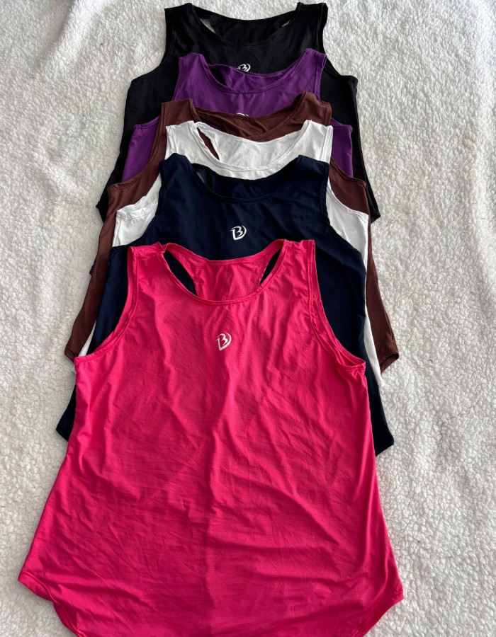 Blusa regata com detalhe nas costas 