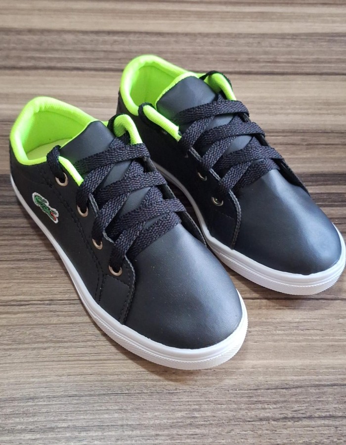 Tênis marca Lacoste 
