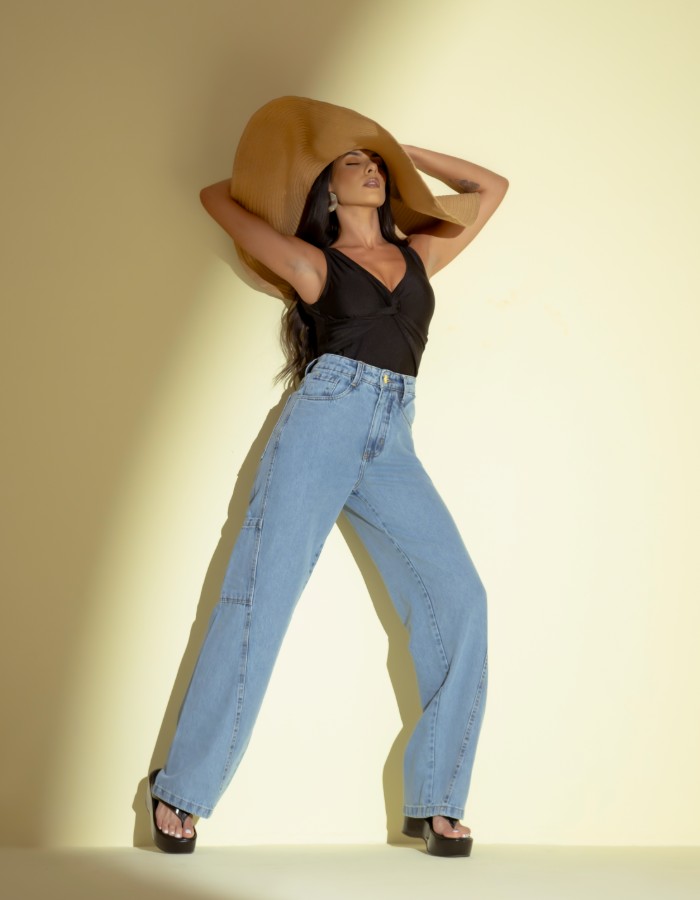 CALÇA CARGO COM COSTURA CLARA