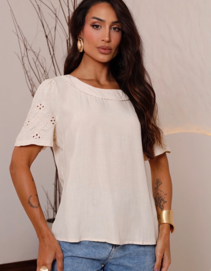 Blusa com detalhes bordado 