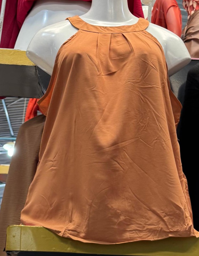 Blusa plus regata com gola