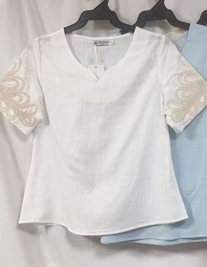 BLUSA  BORDADA NA MANGA 
