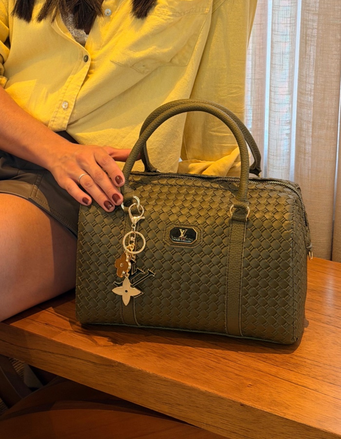 Baú Louis Vuitton clássico com chaveiro