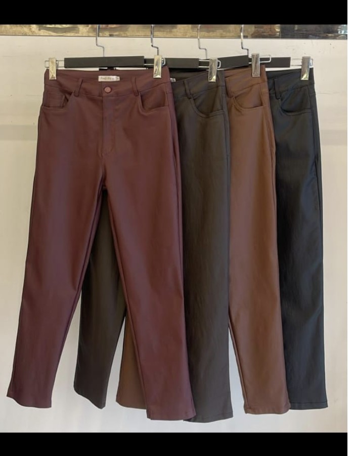 CALÇA RETA RESINADA