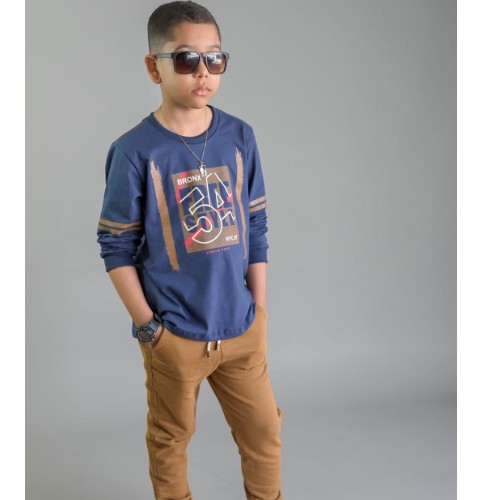 Blusa azul+ calça caramelo 