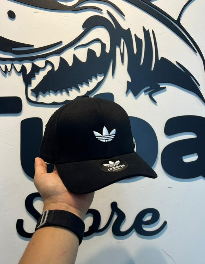 BONÉ ADIDAS PRETO E BRANCO 