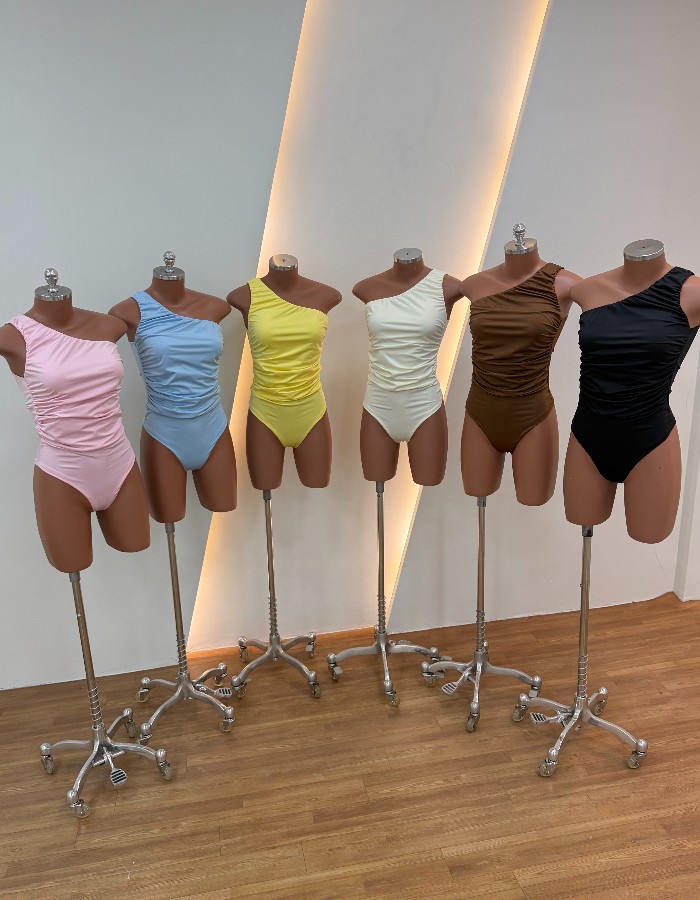 BODY LISO OMBRO ÚNICO DRAPEADO
