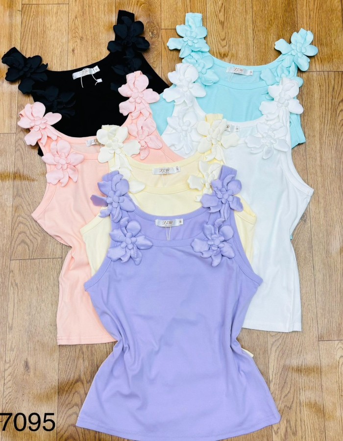 CAMISETA COM FLOR 