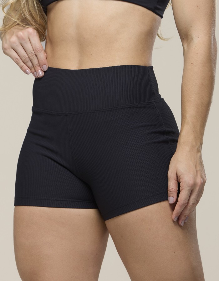 Short Flavia 