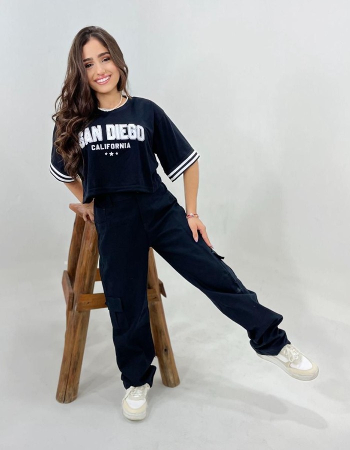  Calça cargo preta feminina
