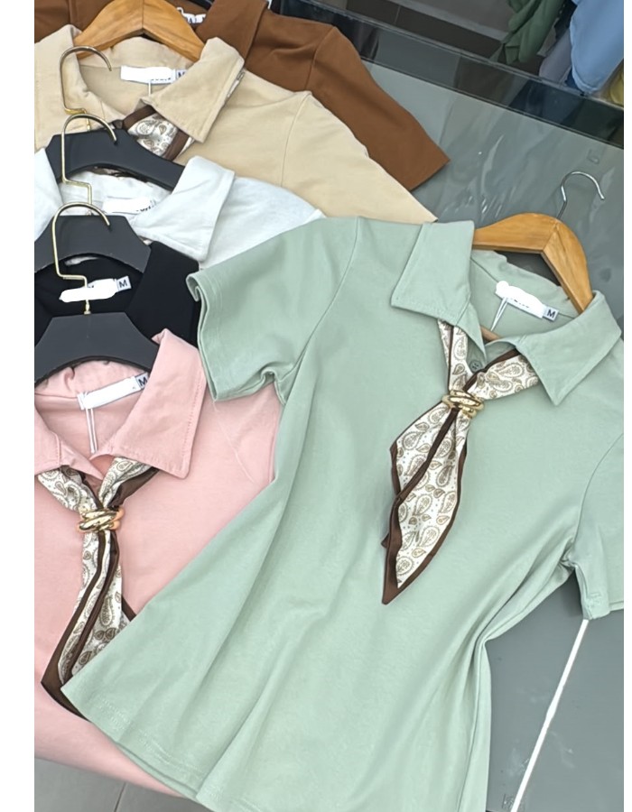 T-SHIRT GOLA POLO C/ LENÇO 