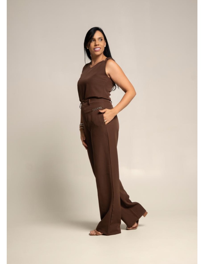Conjunto de alfaiataria slim detalhes calça e blusa