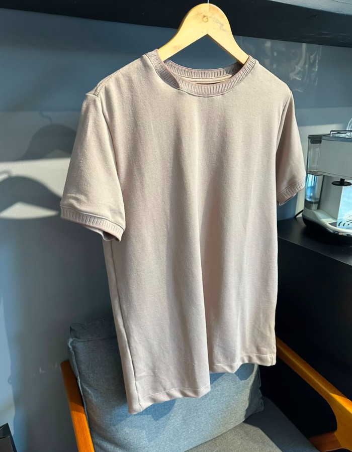 Produto t-shirt-gola-cruzada-bege-escuro 0