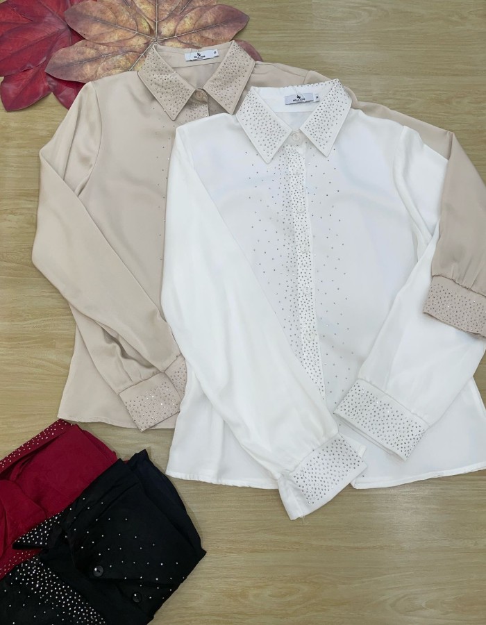 CAMISA COM TAXINHA DE BOTÃO