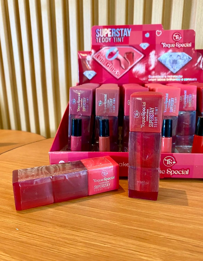 LIP GLOSS