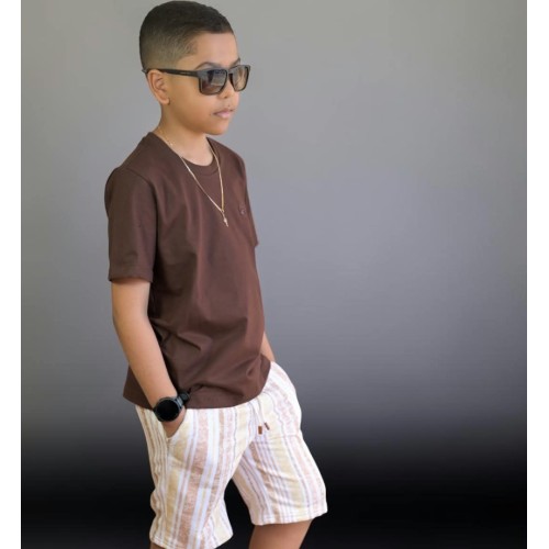 Bermuda listra com camisa marrom